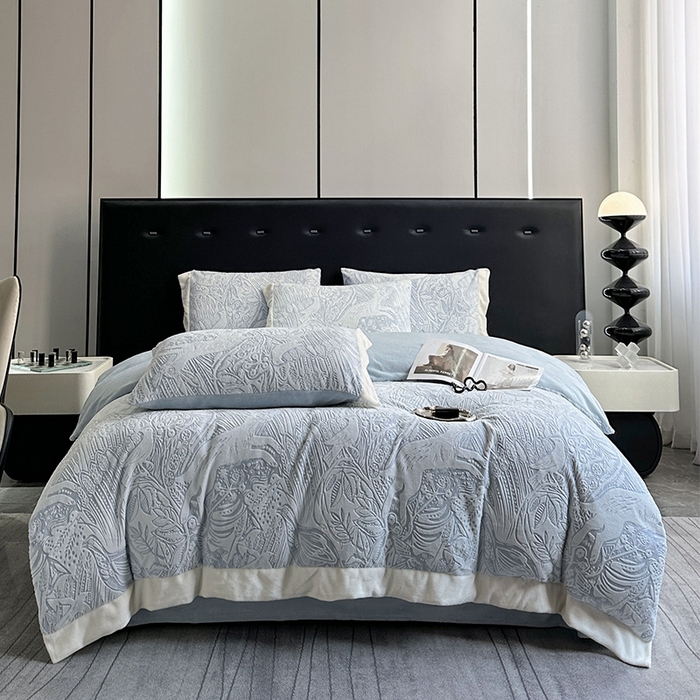 91家纺网 家纺一手货源 找家纺 宅家居 2023新款高奢加厚A类高克重浮雕花绒剪花烂花牛奶绒四件套 布鲁斯-浅蓝