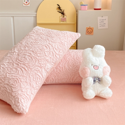 名兮 2023新款兔毛绒枕套 玫瑰花语