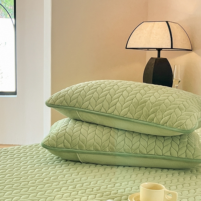 91家纺网 家纺一手货源 找家纺 欧邦 新款轻奢牛奶绒刺绣四件套 芥末绿