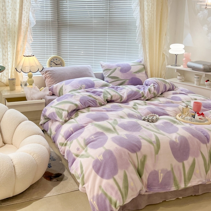 91家纺网 家纺一手货源 找家纺 昔可家纺 2023新款高克重印花牛奶绒小清新系列四件套 雾紫郁金香