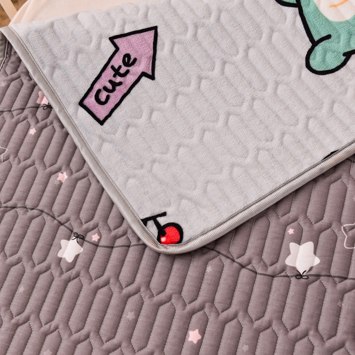 91家纺网 家纺一手货源 找家纺 床笠人家 2025新款A棉B绒-双面防水护理垫儿童床 星空之恋