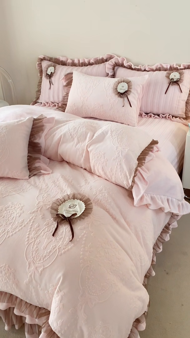 91家纺网 家纺一手货源 找家纺 总2024高克重A类牛奶绒蕾丝荷叶边夹棉床盖三件套