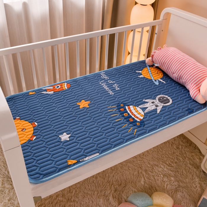 91家纺网 家纺一手货源 找家纺 床笠人家 2025新款A棉B绒-双面防水护理垫儿童床 快乐宇航员