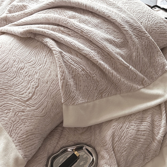 91家纺网 家纺一手货源 找家纺 宅家居 2023新款高奢加厚A类高克重浮雕花绒剪花烂花牛奶绒四件套 奈川-杏色