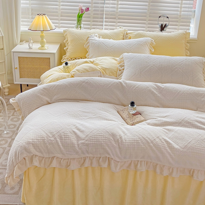 91家纺网 家纺一手货源 找家纺 静家居 2024牛奶绒韩版花边提花四件套 卡罗琳-白