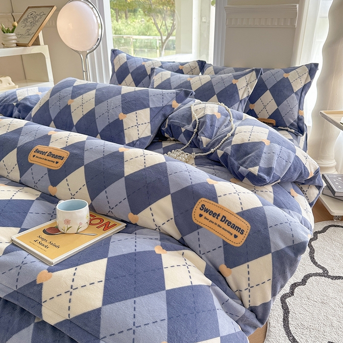 91家纺网 家纺一手货源 找家纺 2024秋冬新款牛奶绒单被套 英伦时光