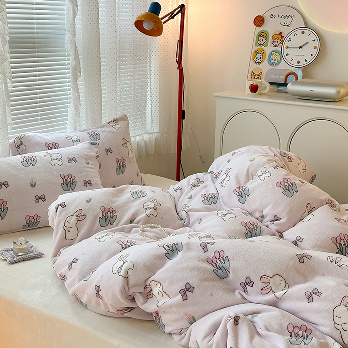 91家纺网 家纺一手货源 找家纺 昔可家纺 2023新款高克重印花牛奶绒小清新系列四件套 萌萌粉底郁金香兔