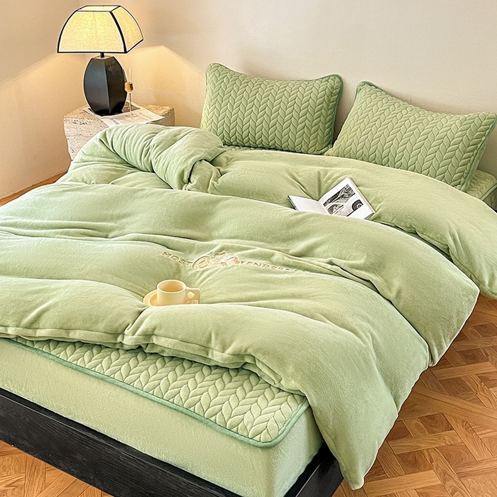 91家纺网 家纺一手货源 找家纺 欧邦 新款轻奢牛奶绒刺绣四件套 芥末绿