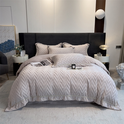 91家纺网 家纺一手货源 找家纺 （总）丝幔家纺 2025新款W牛奶雕花绒四件套