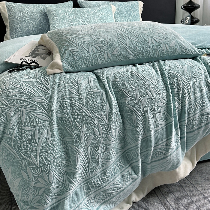 91家纺网 家纺一手货源 找家纺 宅家居 2023新款高奢加厚A类高克重浮雕花绒剪花烂花牛奶绒四件套 芳华-湖蓝