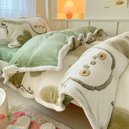 91家纺网 家纺一手货源 找家纺 川悦生活 2023新款立体雪花绒宽边学生床三件套四件套 宽边好运熊熊