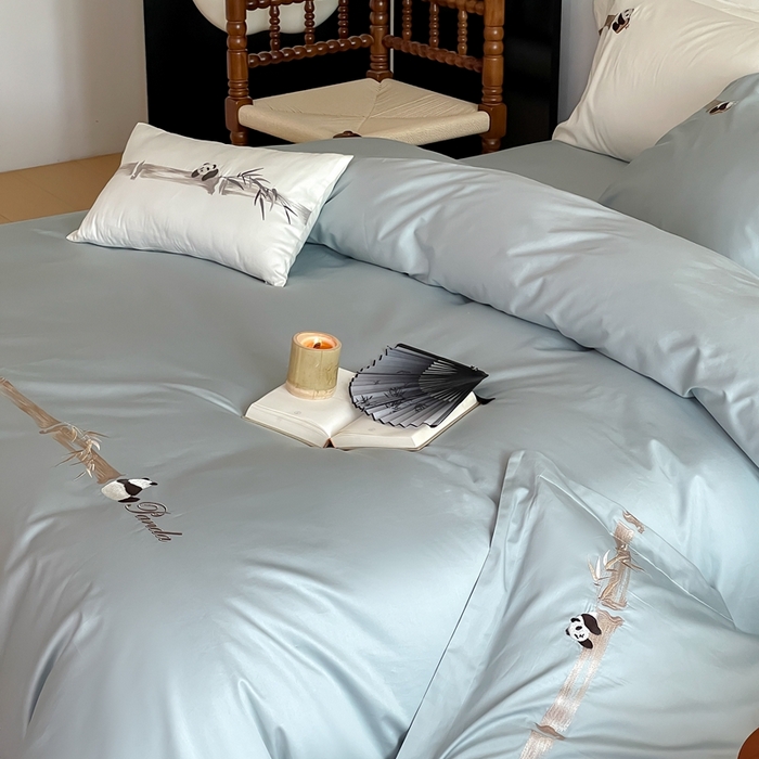 91家纺网 家纺一手货源 找家纺 沐白家居 2023长绒棉绣花四件套-奶熊起司 飘蓝