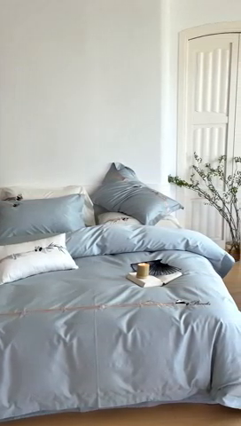 91家纺网 家纺一手货源 找家纺 沐白家居 2023长绒棉绣花四件套-奶熊起司 飘蓝