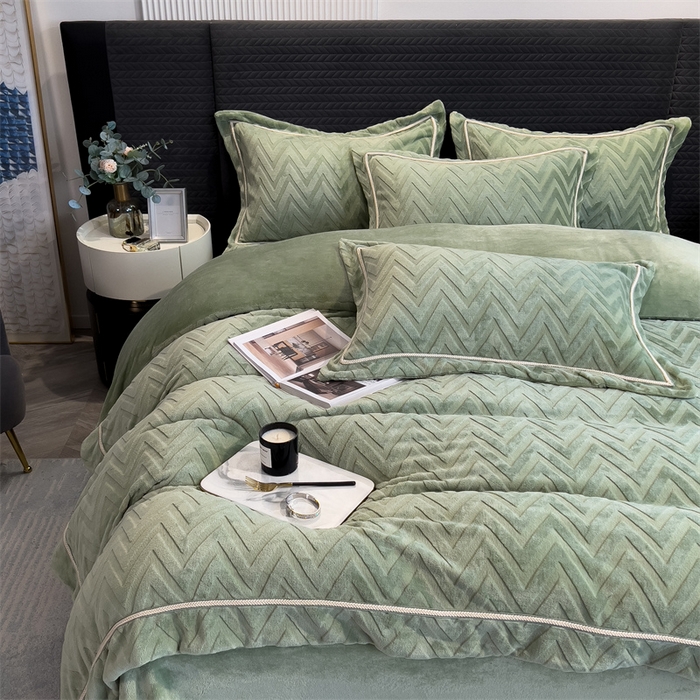 91家纺网 家纺一手货源 找家纺 丝幔家纺 2025新款W牛奶雕花绒四件套 W牛油果绿