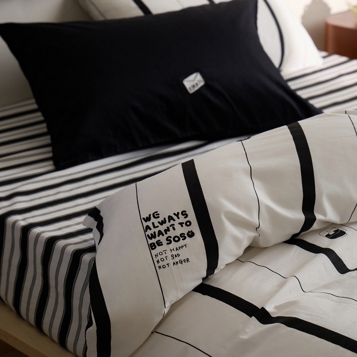 91家纺网 家纺一手货源 找家纺 雅居纺家纺 2023新款13070全棉混搭绣花款四件套 黑白条纹