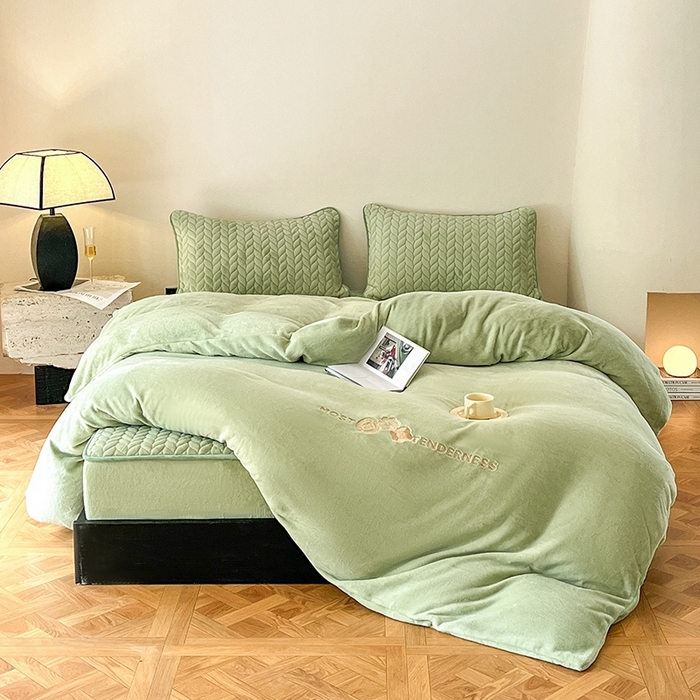 91家纺网 家纺一手货源 找家纺 欧邦 新款轻奢牛奶绒刺绣四件套 芥末绿