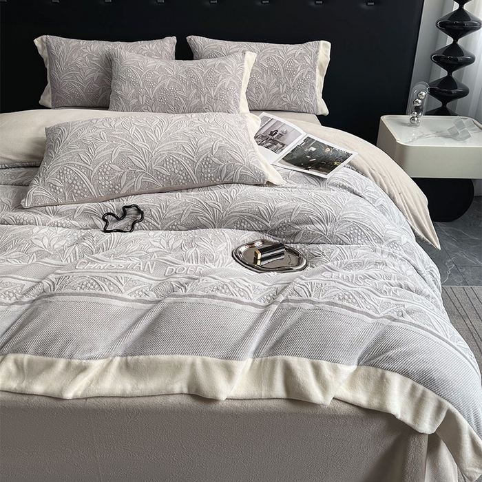 91家纺网 家纺一手货源 找家纺 宅家居 2023新款高奢加厚A类高克重浮雕花绒剪花烂花牛奶绒四件套 芳华-灰咖