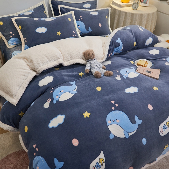 91家纺网 家纺一手货源 找家纺 全季家居2023新款纯色印花抗静电大包边牛奶绒贝贝绒四件套-印花 小鲸鱼