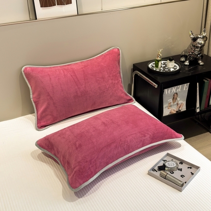 91家纺网 家纺一手货源 找家纺 全季家居2023新款纯色印花高克重抗静电包边牛奶绒枕套-纯色 豆沙