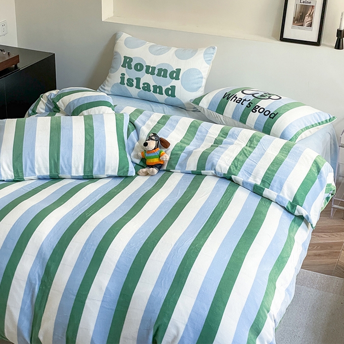 91家纺网 家纺一手货源 找家纺 圆岛家纺 2023新款原创牛奶绒印花保暖四件套 绿茵蓝条