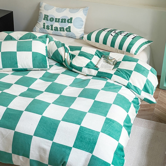 91家纺网 家纺一手货源 找家纺 圆岛家纺 2023新款原创牛奶绒印花保暖四件套 棋盘格绿