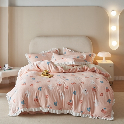 91家纺网 家纺一手货源 找家纺 全季家居 2023新款高克重加厚韩版牛奶绒花边四件套 少女梦