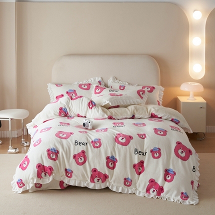 91家纺网 家纺一手货源 找家纺 全季家居 2023新款高克重加厚韩版牛奶绒花边四件套 粉熊派