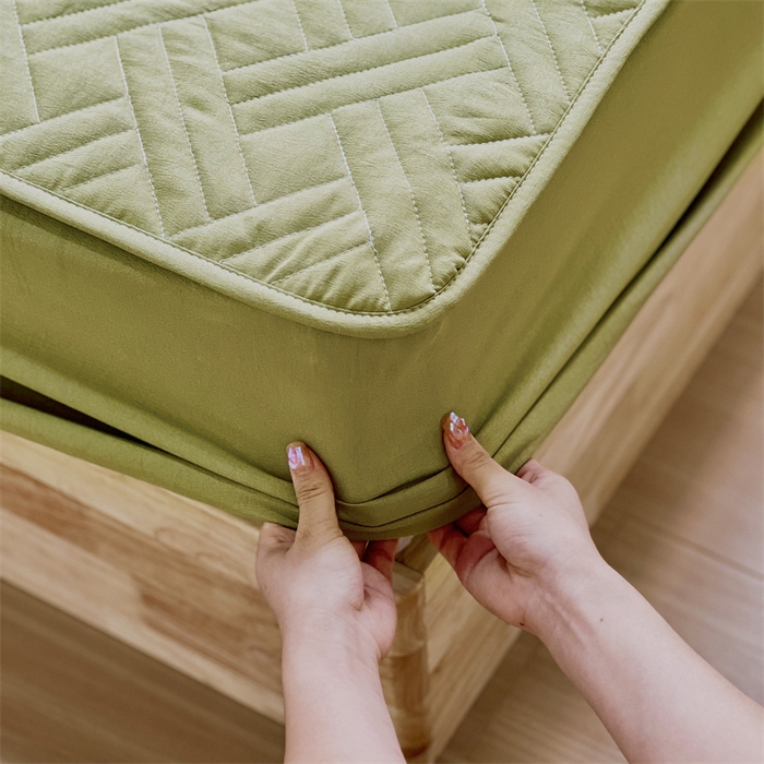 91家纺网 家纺一手货源 找家纺 共鸣沙发垫 2023新款水洗棉夹棉床笠 军绿