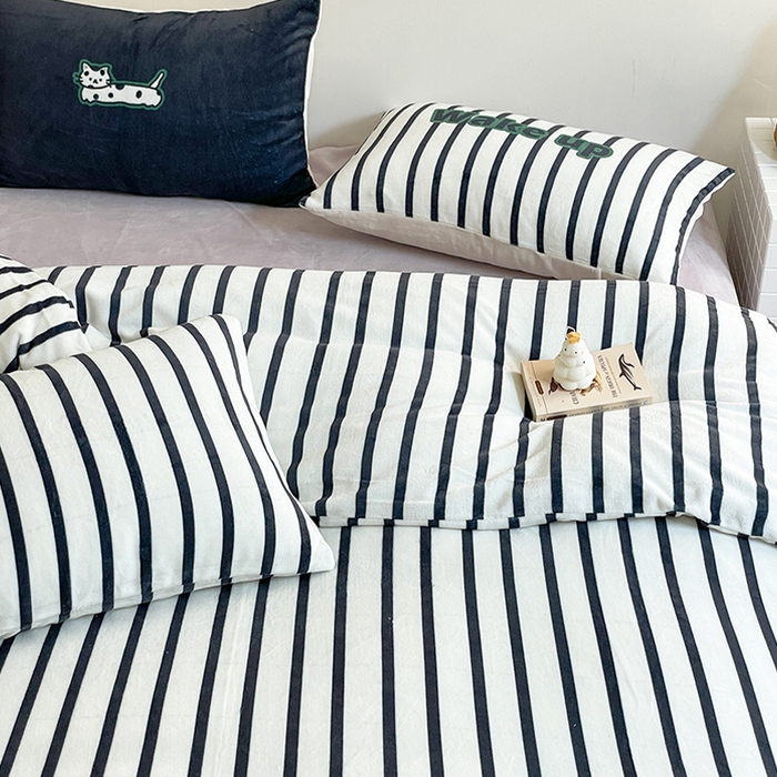 91家纺网 家纺一手货源 找家纺 圆岛家纺 2023新款原创牛奶绒印花保暖四件套 尚黑细条