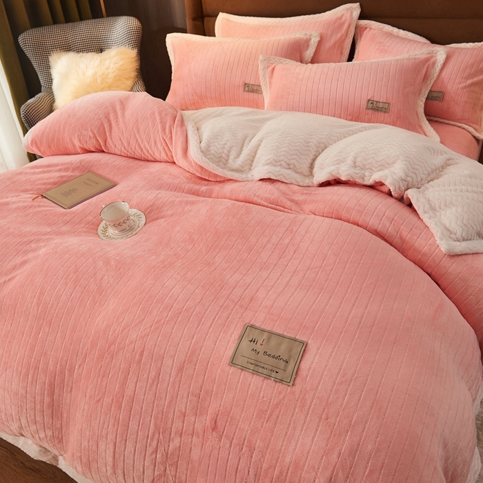 91家纺网 家纺一手货源 找家纺 全季家居2023新款纯色印花抗静电大包边牛奶绒贝贝绒四件套-纯色 少女粉