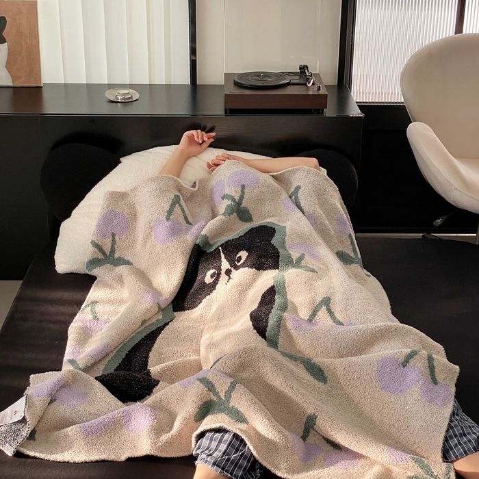 91家纺网 家纺一手货源 找家纺 圆岛家纺 2023新款半边绒针织毛毯 樱桃猫咪