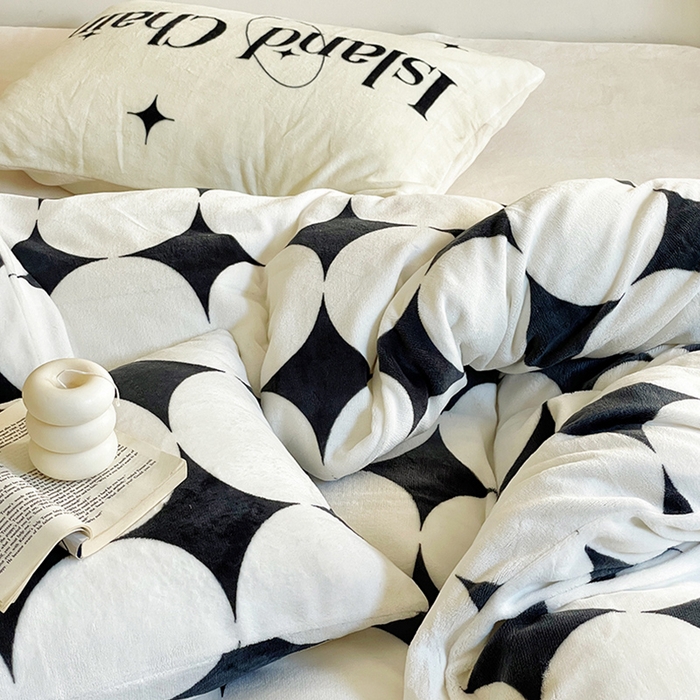 91家纺网 家纺一手货源 找家纺 圆岛家纺 2023新款原创牛奶绒印花保暖四件套 黑白菱星