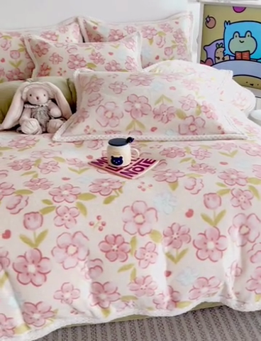 91家纺网 家纺一手货源 找家纺 川悦生活 2023新款牛奶绒200克宽边四件套 宽边暖安花