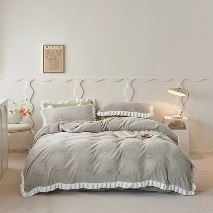 91家纺网 家纺一手货源 找家纺 全季家居 2023新款高克重加厚韩版山茶花烂花花边四件套 高级灰