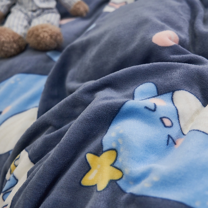 91家纺网 家纺一手货源 找家纺 全季家居2023新款纯色印花抗静电大包边牛奶绒贝贝绒四件套-印花 小鲸鱼