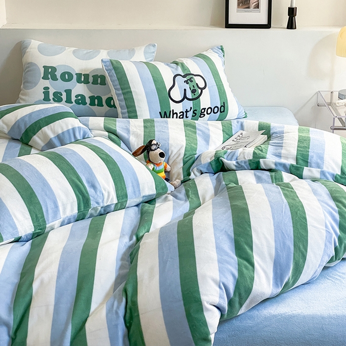 91家纺网 家纺一手货源 找家纺 圆岛家纺 2023新款原创牛奶绒印花保暖四件套 绿茵蓝条