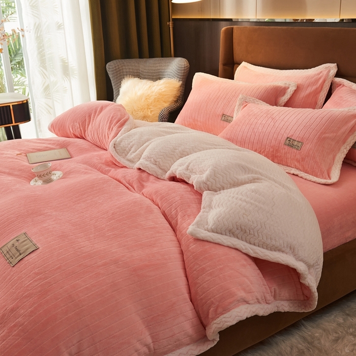 91家纺网 家纺一手货源 找家纺 全季家居2023新款纯色印花抗静电大包边牛奶绒贝贝绒四件套-纯色 少女粉