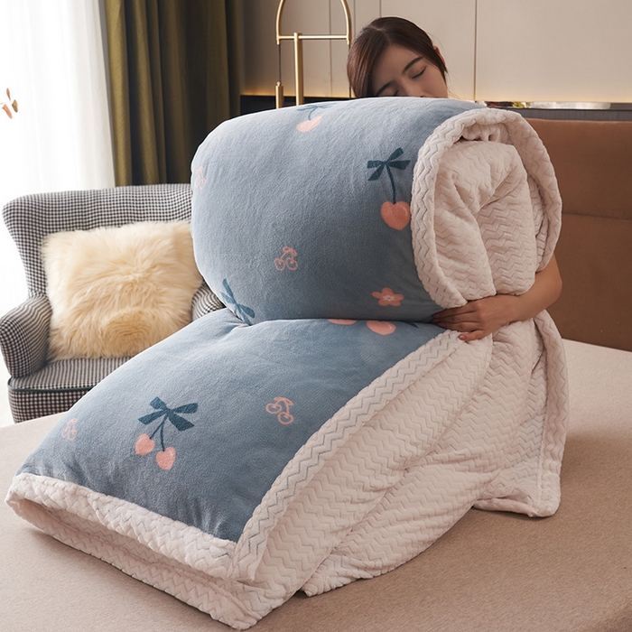 91家纺网 家纺一手货源 找家纺 全季家居2023新款纯色印花抗静电大包边牛奶绒贝贝绒四件套-印花 小樱桃