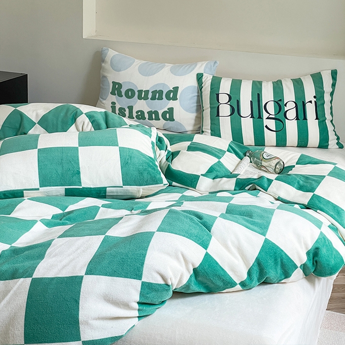 91家纺网 家纺一手货源 找家纺 圆岛家纺 2023新款原创牛奶绒印花保暖四件套 棋盘格绿