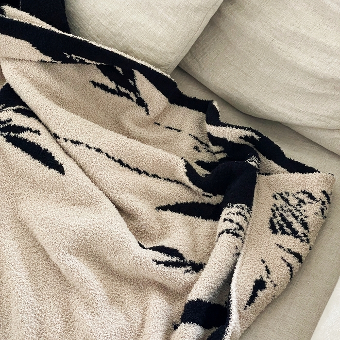 91家纺网 家纺一手货源 找家纺 圆岛家纺 2023新款半边绒针织毛毯 隐竹