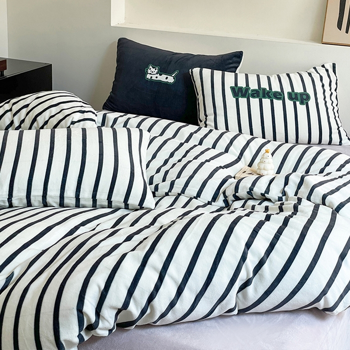 91家纺网 家纺一手货源 找家纺 圆岛家纺 2023新款原创牛奶绒印花保暖四件套 尚黑细条