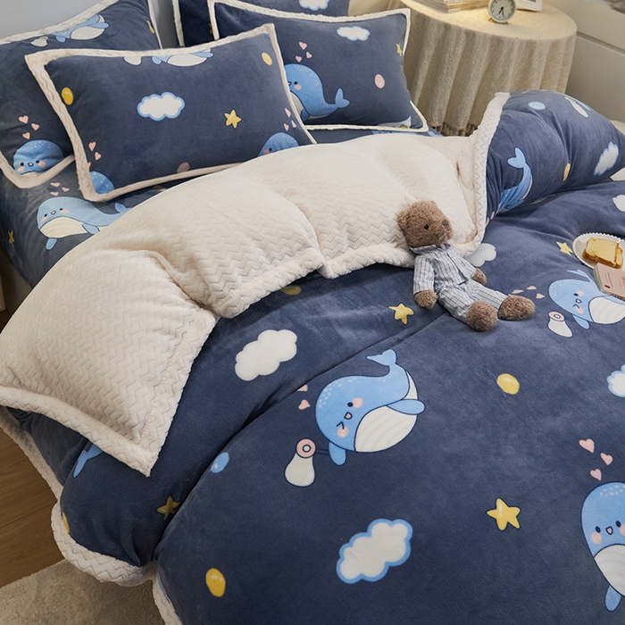 91家纺网 家纺一手货源 找家纺 全季家居2023新款纯色印花抗静电大包边牛奶绒贝贝绒四件套-印花 小鲸鱼