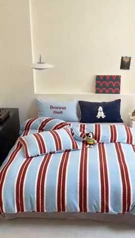 91家纺网 家纺一手货源 找家纺 圆岛家纺 2023新款原创牛奶绒印花保暖四件套 中红蓝条