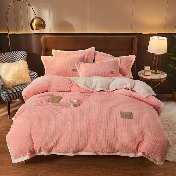 91家纺网 家纺一手货源 找家纺 全季家居2023新款纯色印花抗静电大包边牛奶绒贝贝绒四件套-纯色 少女粉