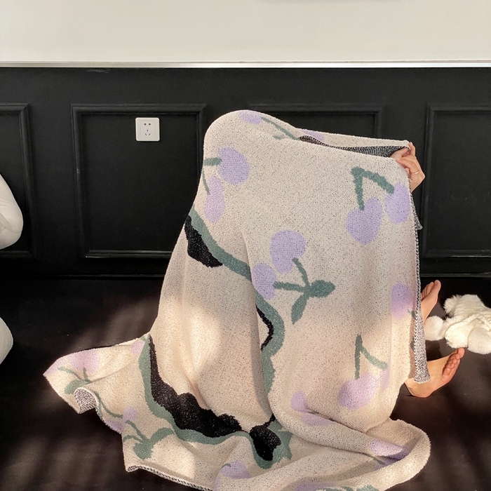 91家纺网 家纺一手货源 找家纺 圆岛家纺 2023新款半边绒针织毛毯 樱桃猫咪