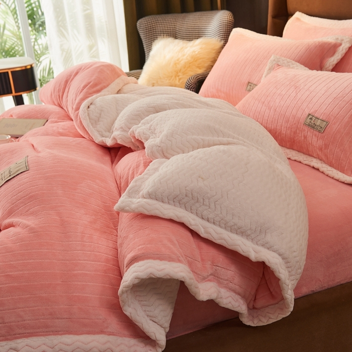 91家纺网 家纺一手货源 找家纺 全季家居2023新款纯色印花抗静电大包边牛奶绒贝贝绒四件套-纯色 少女粉