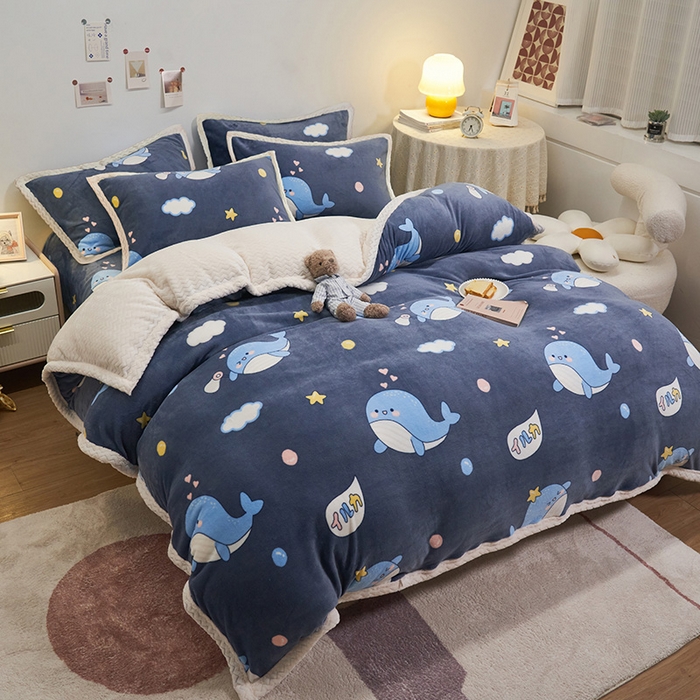 91家纺网 家纺一手货源 找家纺 全季家居2023新款纯色印花抗静电大包边牛奶绒贝贝绒四件套-印花 小鲸鱼