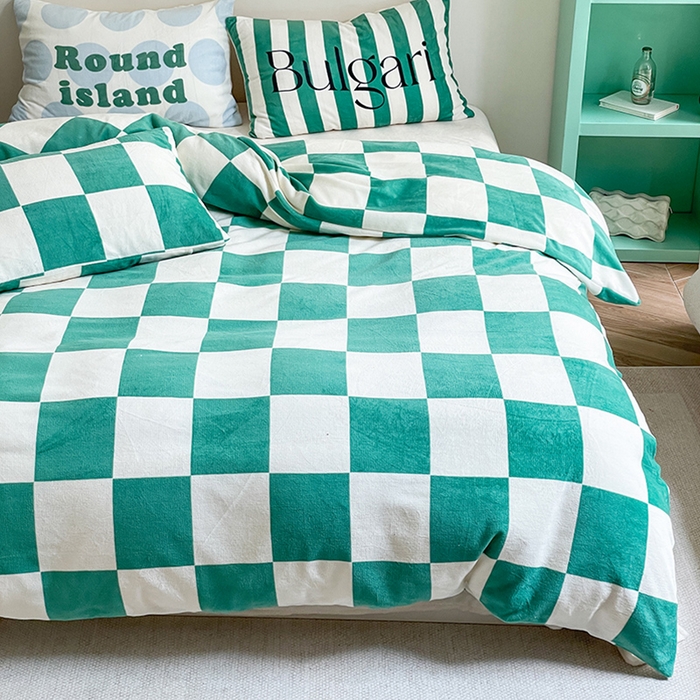 91家纺网 家纺一手货源 找家纺 圆岛家纺 2023新款原创牛奶绒印花保暖四件套 棋盘格绿