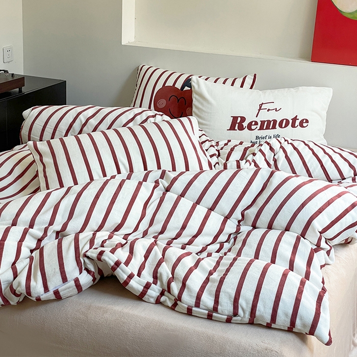 91家纺网 家纺一手货源 找家纺 圆岛家纺 2023新款原创牛奶绒印花保暖四件套 枣红细条