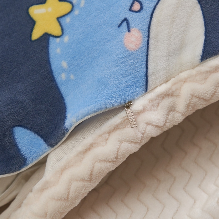 91家纺网 家纺一手货源 找家纺 全季家居2023新款纯色印花抗静电大包边牛奶绒贝贝绒四件套-印花 小鲸鱼